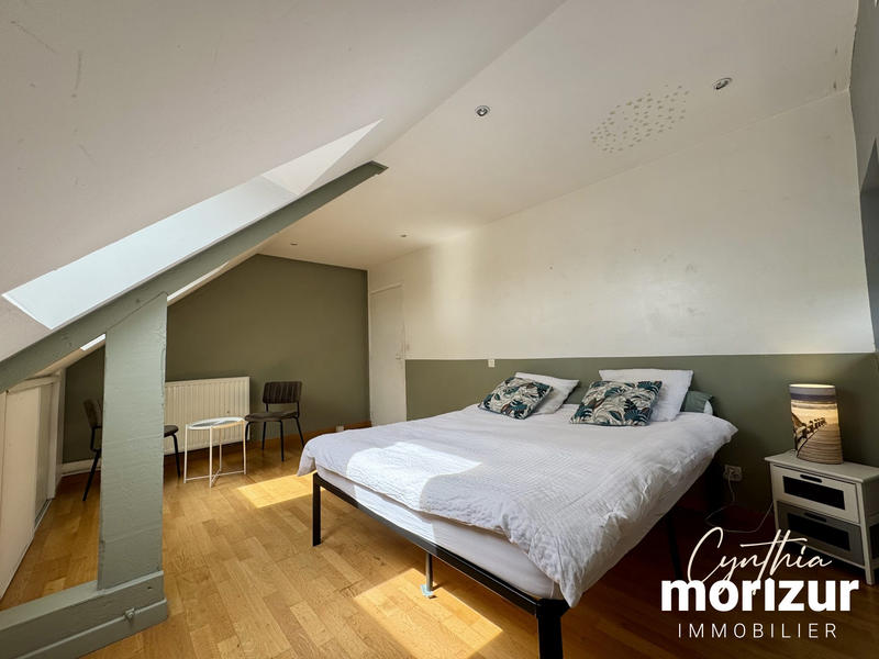 Maison - 182 m² - 9 pièces