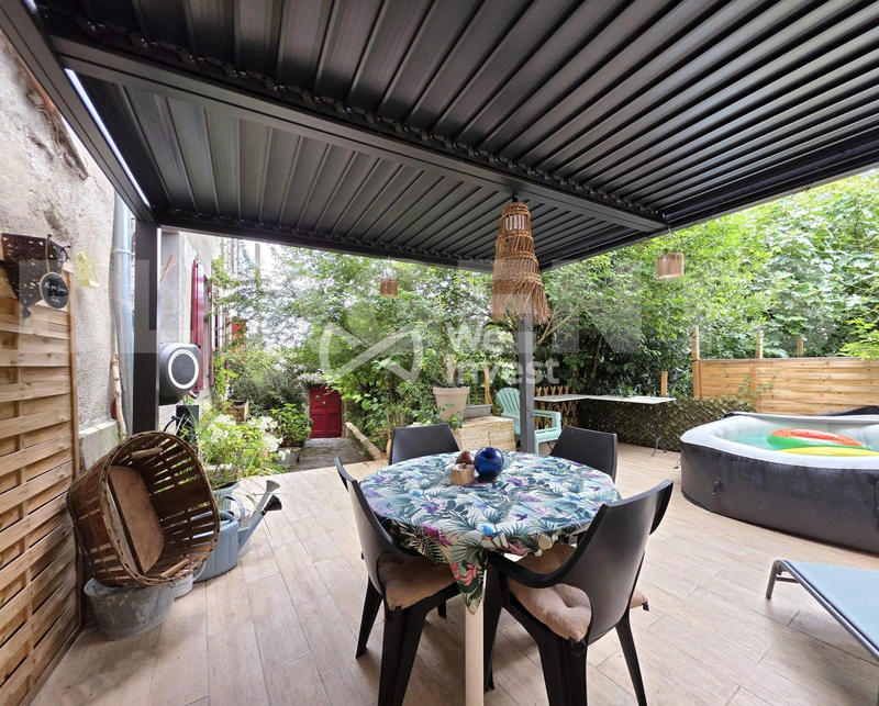 Maison - 280 m² - 8 pièces