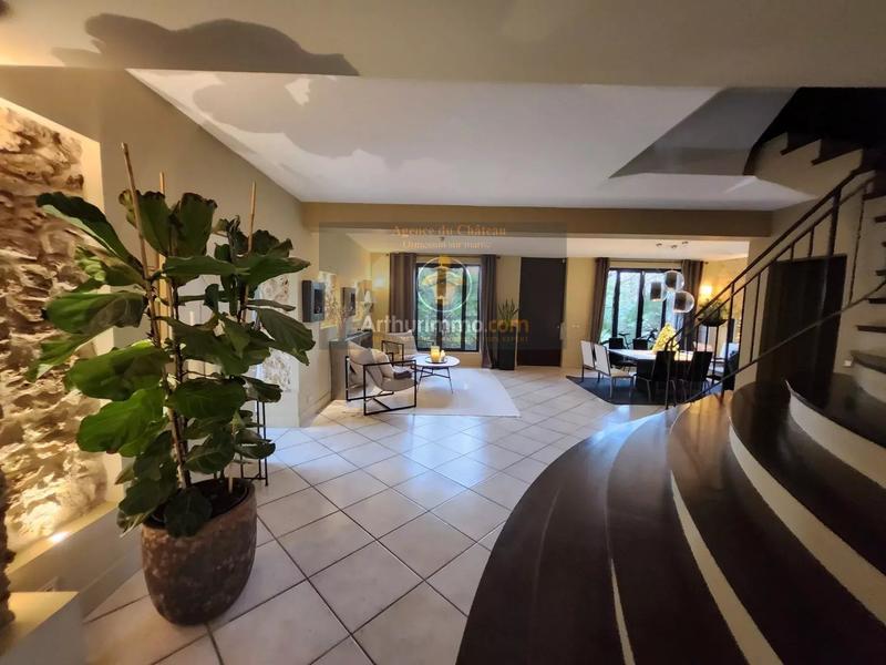 Maison - 254 m² - 10 pièces