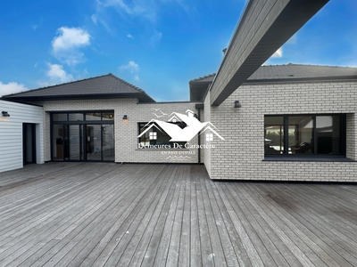 Maison - 210 m² - 6 pièces