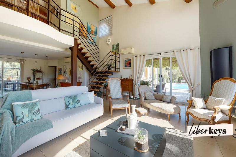 Propriété - 169 m² - 5 pièces