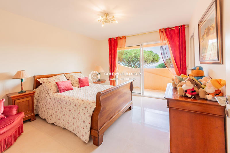 Maison - 250 m² - 6 pièces