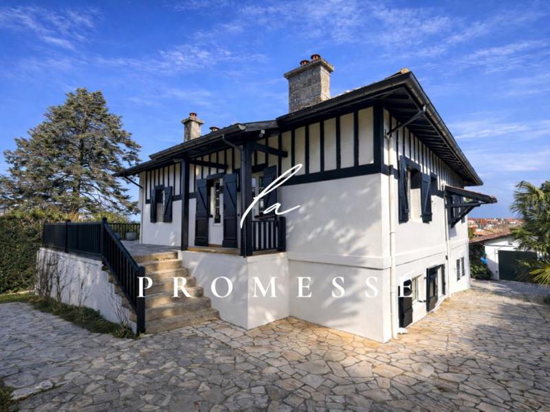 Villa - 247 m² - 7 pièces