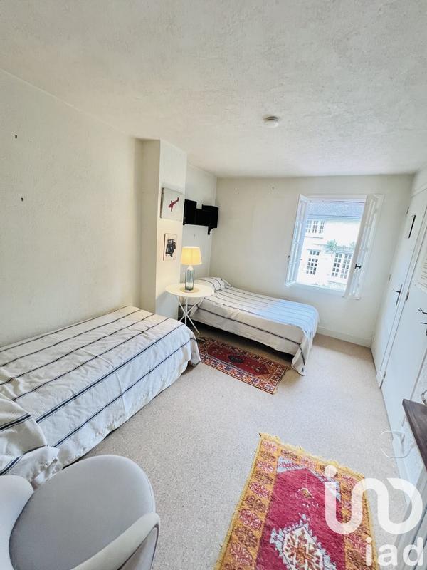 Maison - 275 m² - 9 pièces