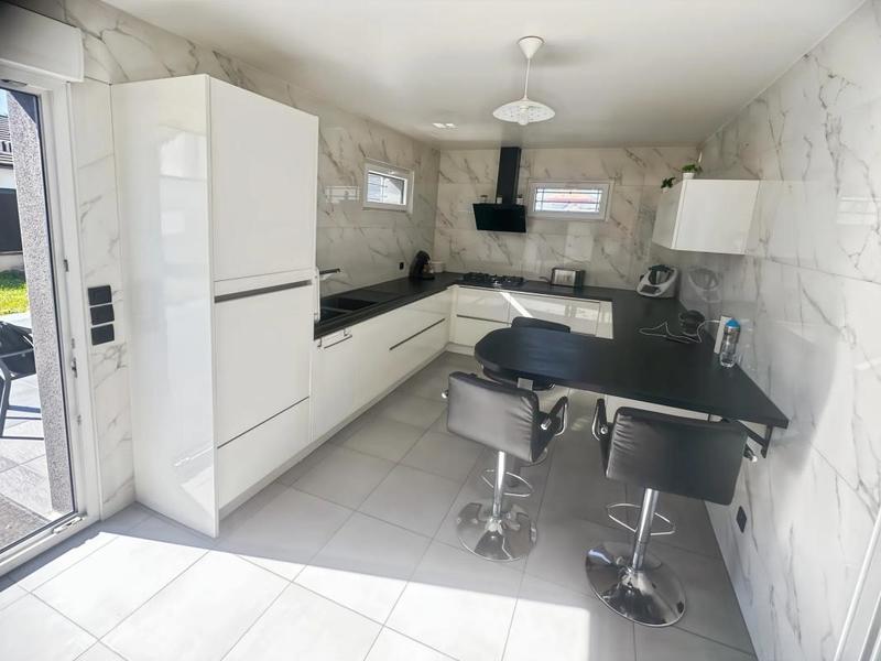 Maison - 210 m² - 7 pièces