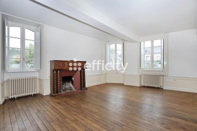 Maison - 225 m² - 8 pièces