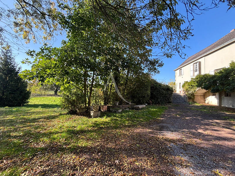 Maison - 241 m² - 8 pièces