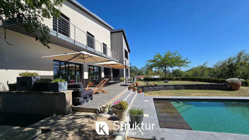 Villa - 280 m² - 9 pièces