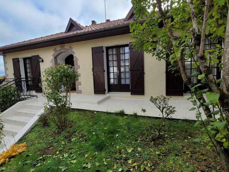 Maison - 151 m² - 9 pièces