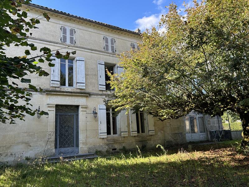 Maison - 232 m² - 8 pièces