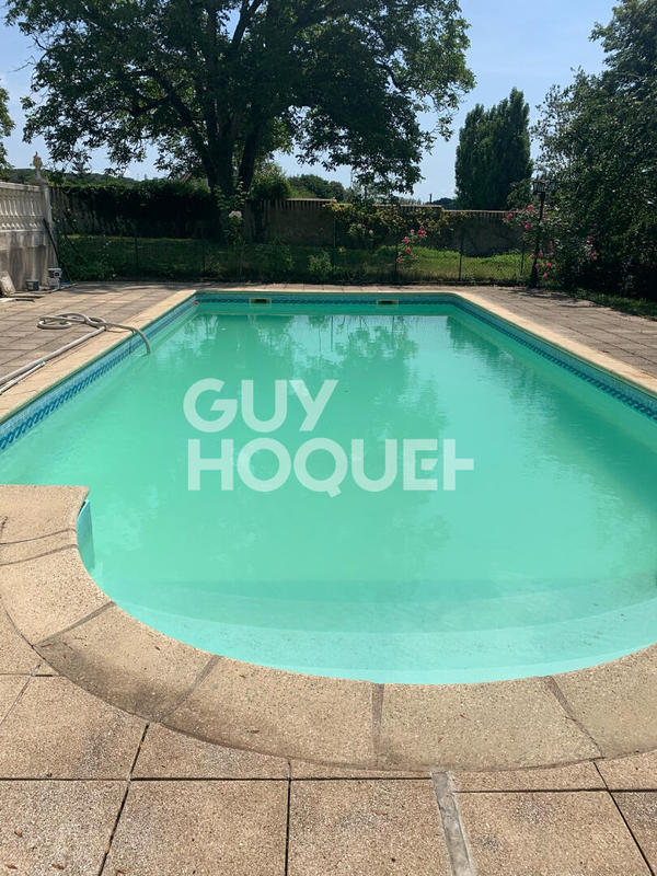 Maison - 161 m² - 8 pièces