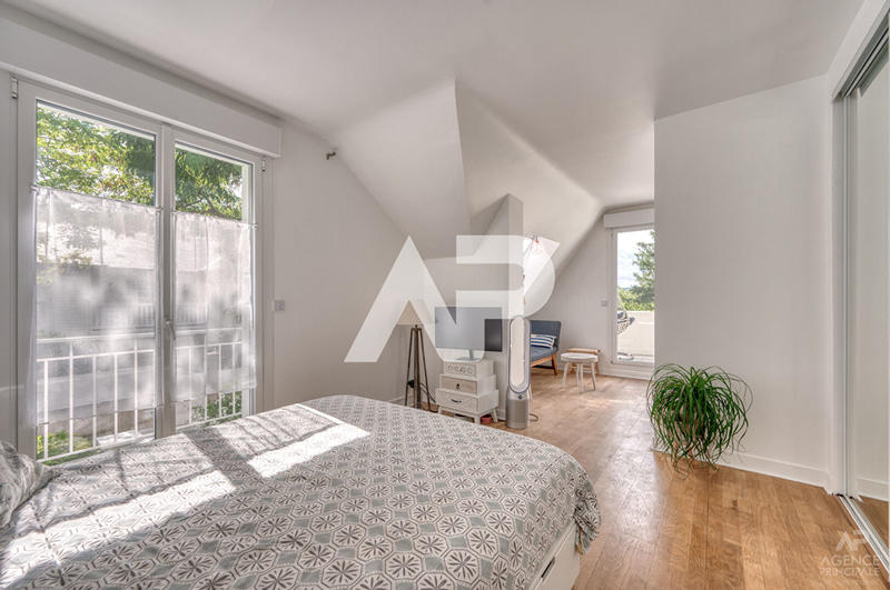 Maison - 337 m² - 8 pièces