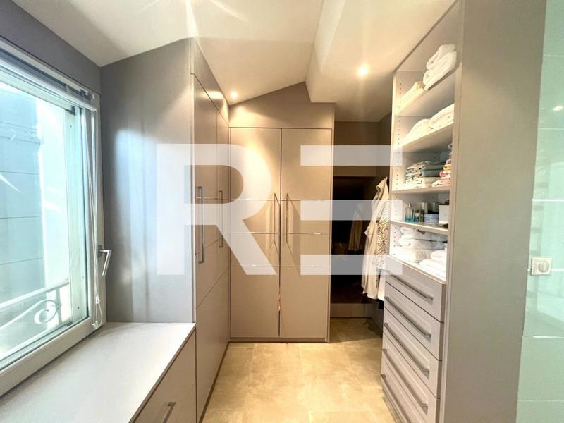 Maison - 350 m² - 12 pièces