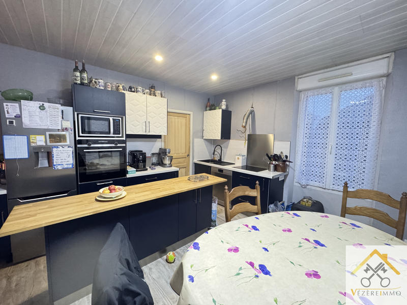 Maison - 181 m² - 8 pièces