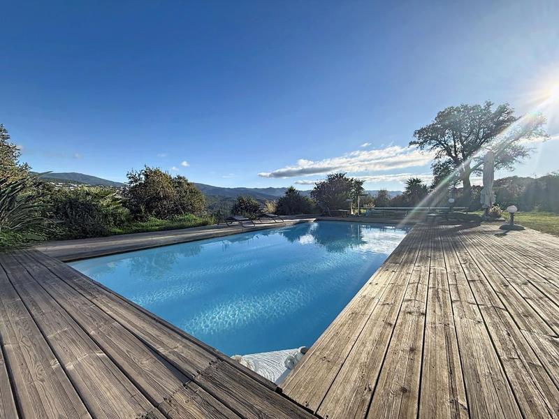 Villa - 196 m² - 4 pièces