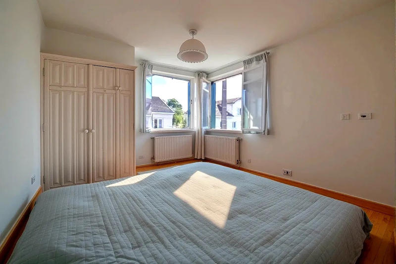 Maison - 177 m² - 9 pièces