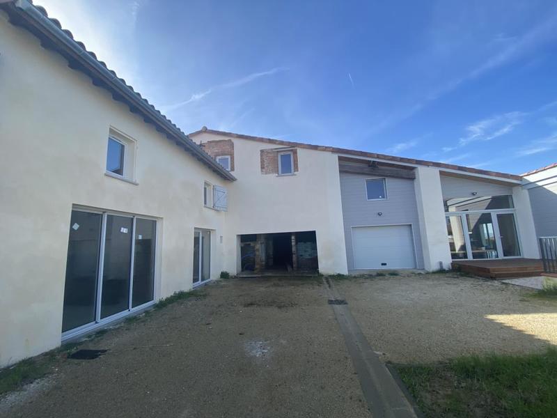 Maison - 230 m² - 5 pièces