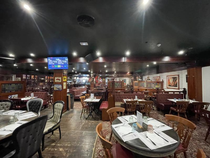 Magasins - 1 161 m² - 9 pièces