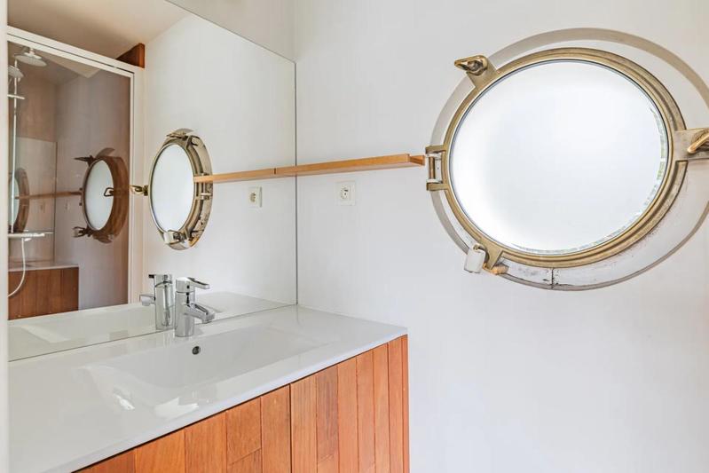 Maison - 250 m² - 7 pièces