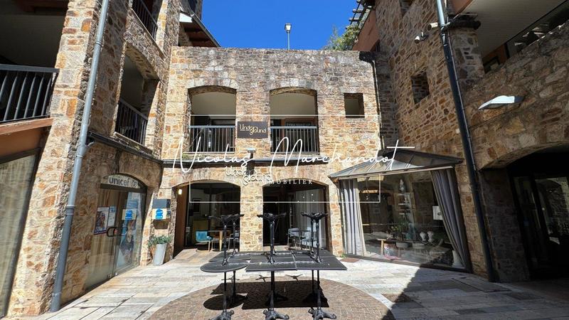 Local commercial - 207 m² - 2 pièces