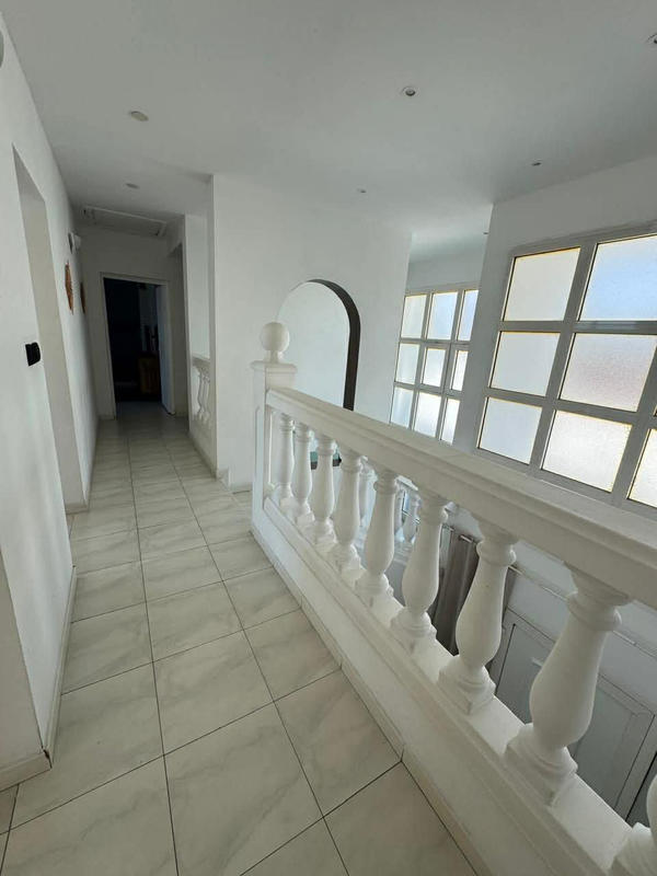 Maison - 197 m² - 8 pièces