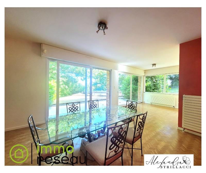 Maison - 240 m² - 8 pièces