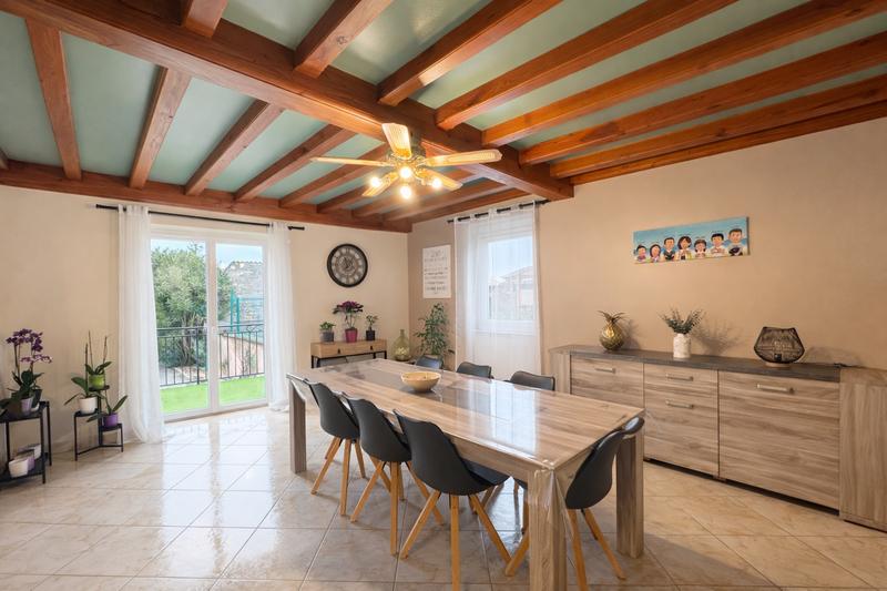 Maison - 209 m² - 7 pièces