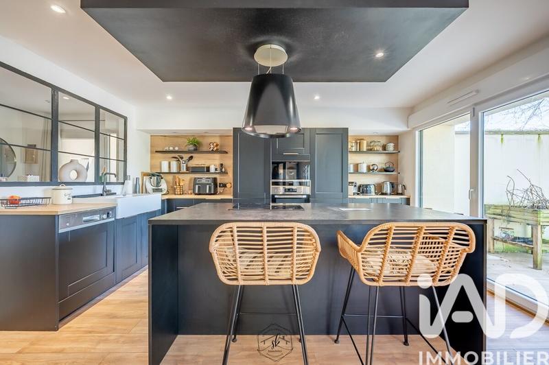 Maison - 230 m² - 7 pièces