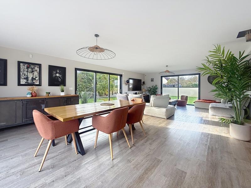 Maison - 204 m² - 6 pièces