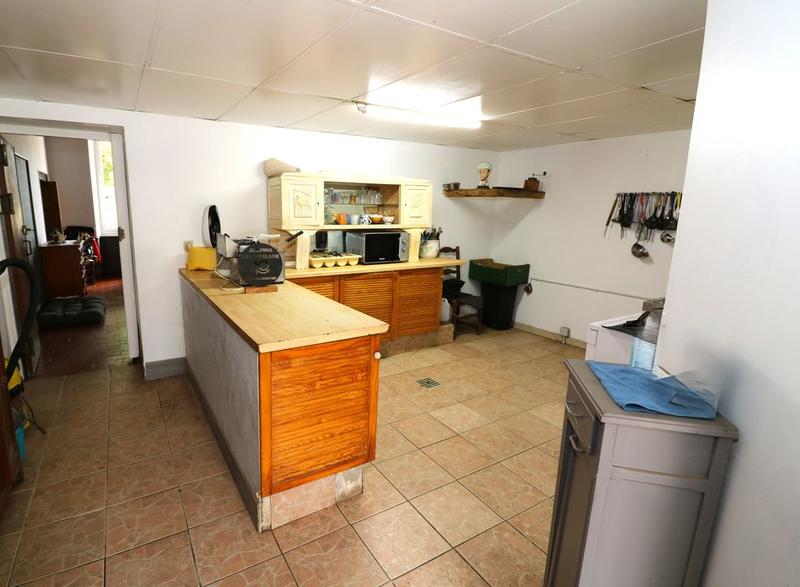 Propriété - 220 m² - 9 pièces