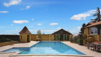 Propriété - 240 m² - 8 pièces