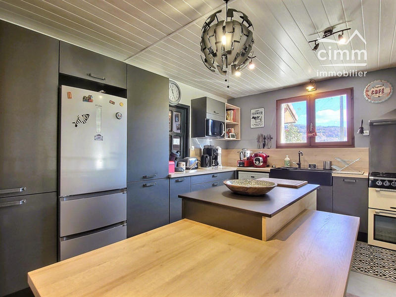 Maison - 215 m² - 7 pièces