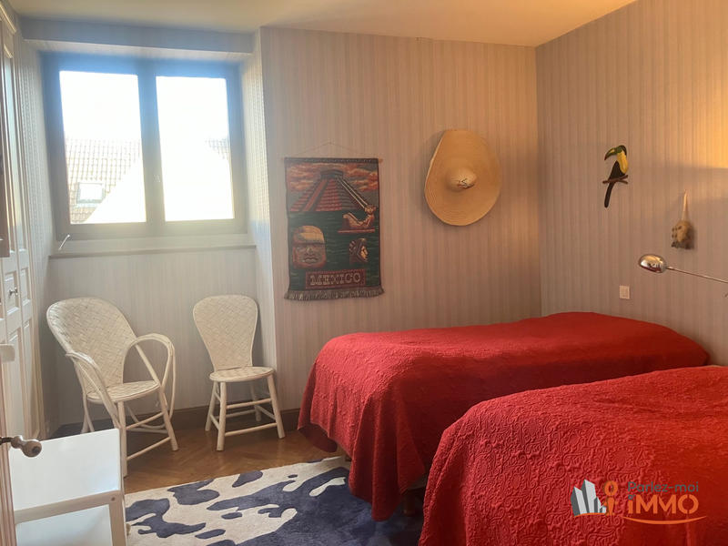 Maison - 187 m² - 8 pièces