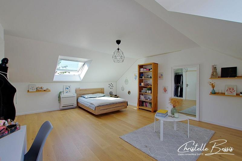 Maison - 189 m² - 8 pièces