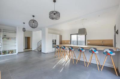 Maison - 246 m² - 8 pièces