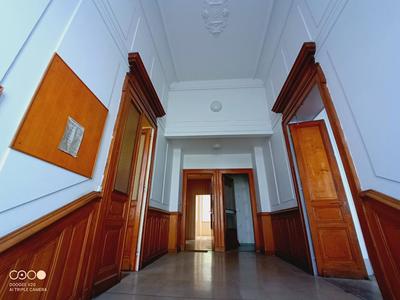 Maison - 581 m² - 1 pièce