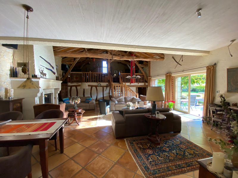 Maison - 232 m² - 7 pièces