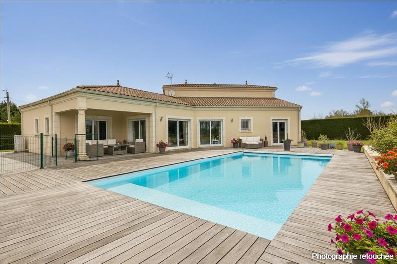 Maison - 235 m² - 7 pièces