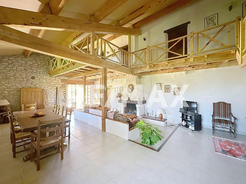 Mas - 191 m² - 6 pièces