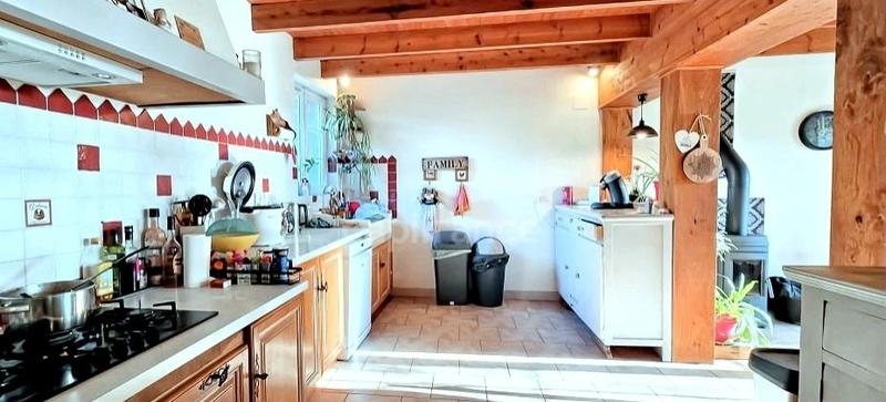 Maison - 244 m² - 8 pièces