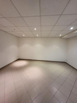 Local commercial - 150 m² - 5 pièces
