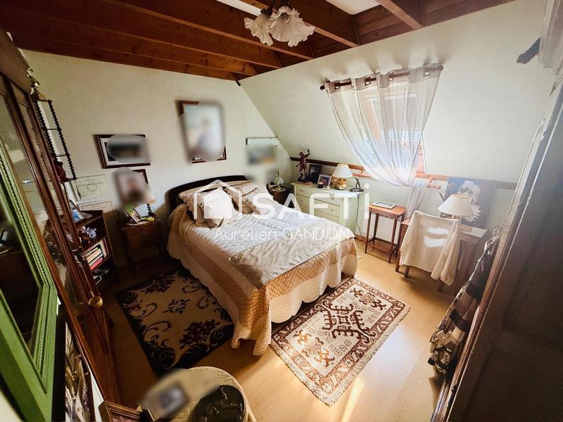 Maison - 238 m² - 9 pièces