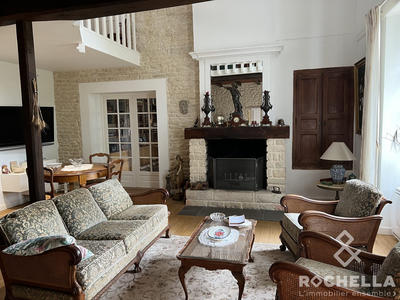 Maison - 244 m² - 8 pièces