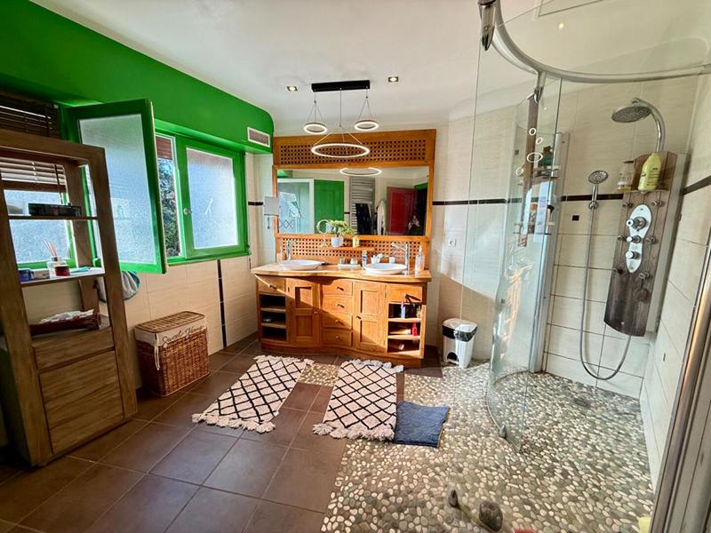 Maison - 198 m² - 6 pièces