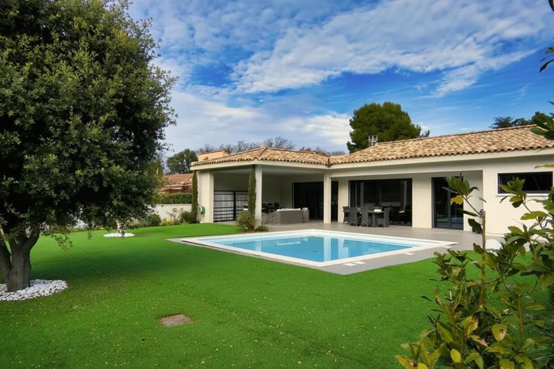 Maison - 200 m² - 7 pièces