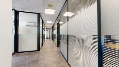 Local commercial - 200 m² - 6 pièces