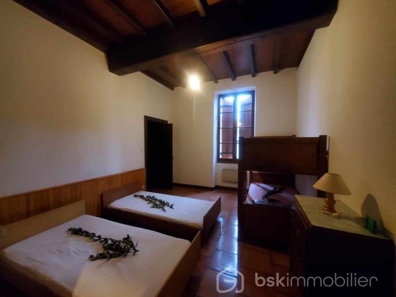 Corps de ferme - 365 m² - 10 pièces