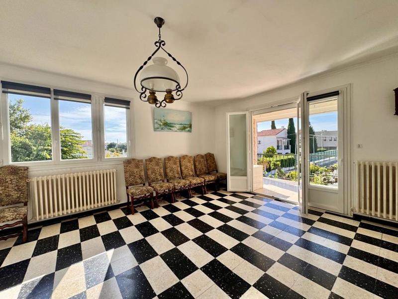 Villa - 200 m² - 10 pièces