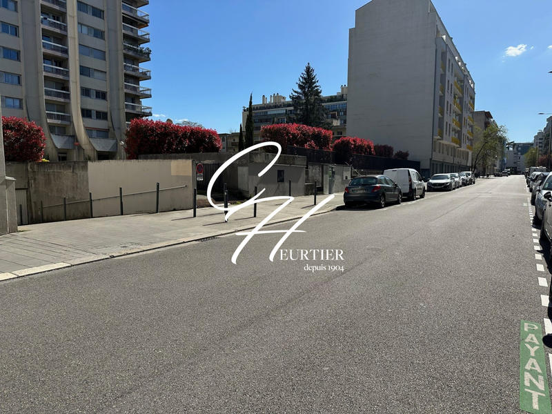 Parking / Garage - 12 m²