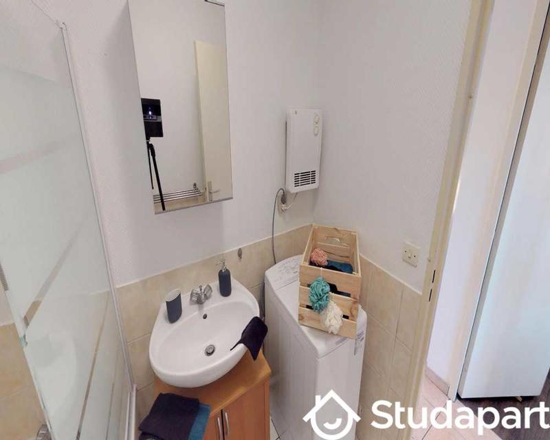 Chambre - 70 m² - 1 pièce